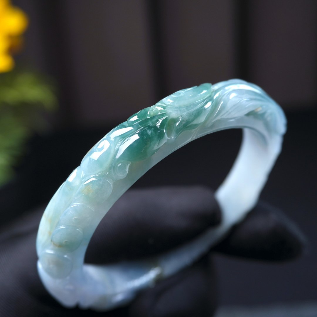 冰种飘蓝花翡翠雕花镯手镯 | 18.5围 | 天然缅甸玉翡翠A货 | 送礼 - 手链/手环 - 玉石 多色