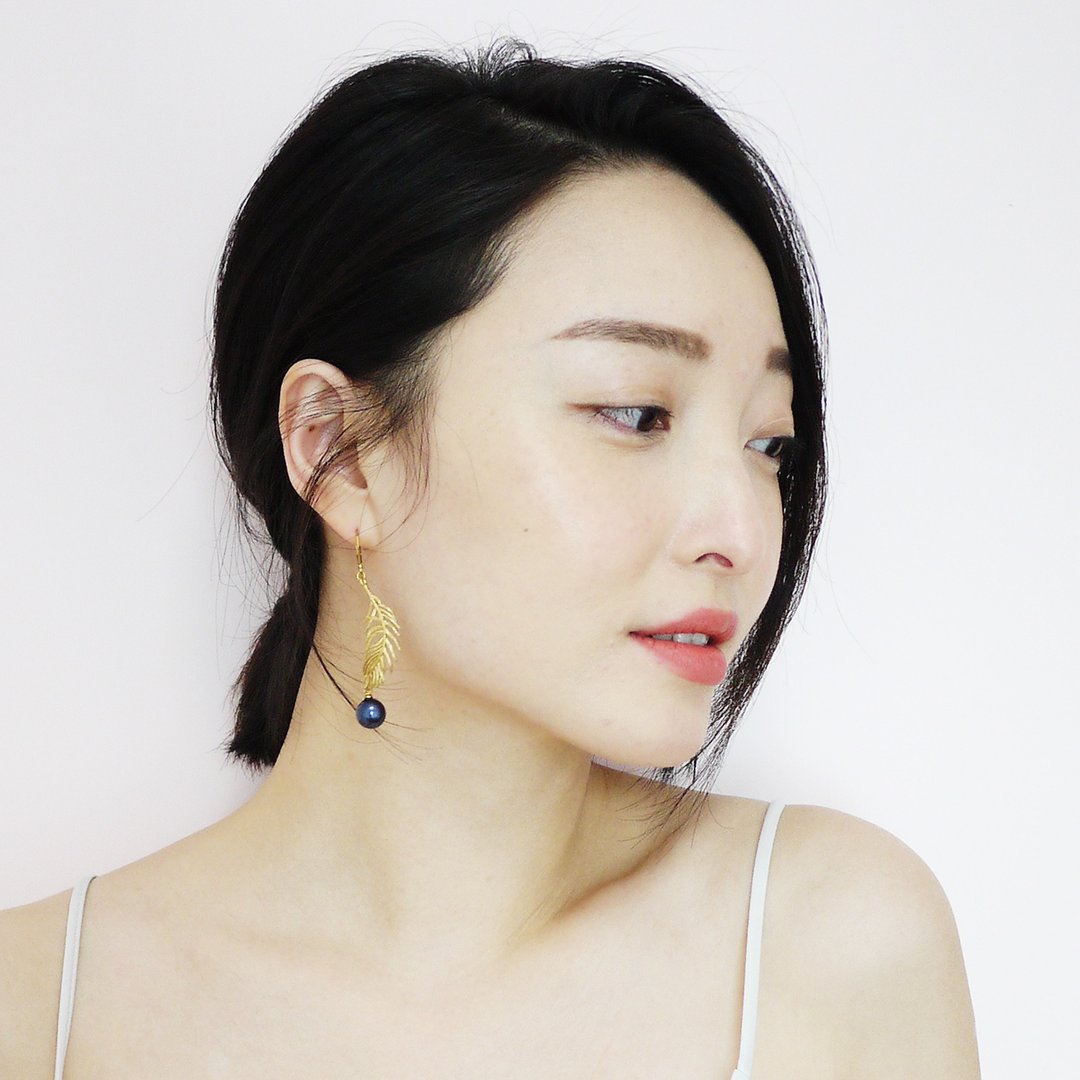 古典不对称羽毛蓝珍珠耳环 - 耳环/耳夹 - 其他金属 蓝色
