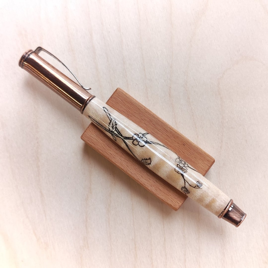 现货-德国SCHMIDT拔盖式原木钢珠笔 / 枫木-手绘梅花款 - 钢珠笔 - 木头 卡其色
