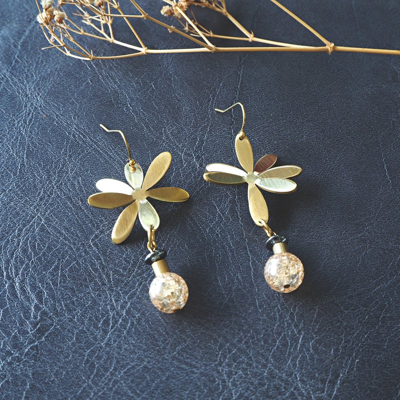 3d flower earrings with yellow ice quartz (brass hand made) - 耳环/耳夹 - 铜/黄铜 金色