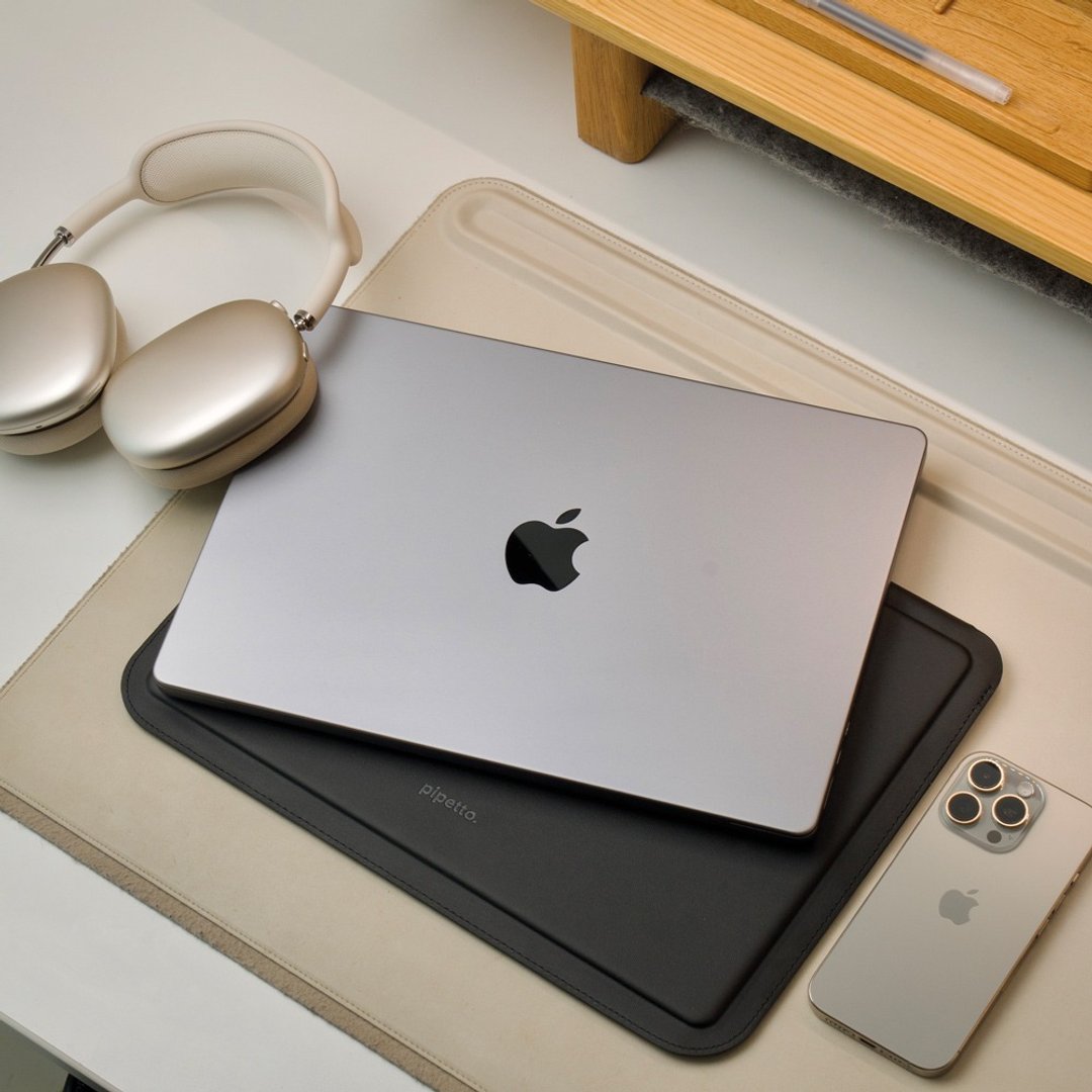 Pipetto MacBook  Air 15 寸 Ultra Slim 磁吸式超薄保护套 - 平板/电脑保护壳 - 人造皮革 黑色