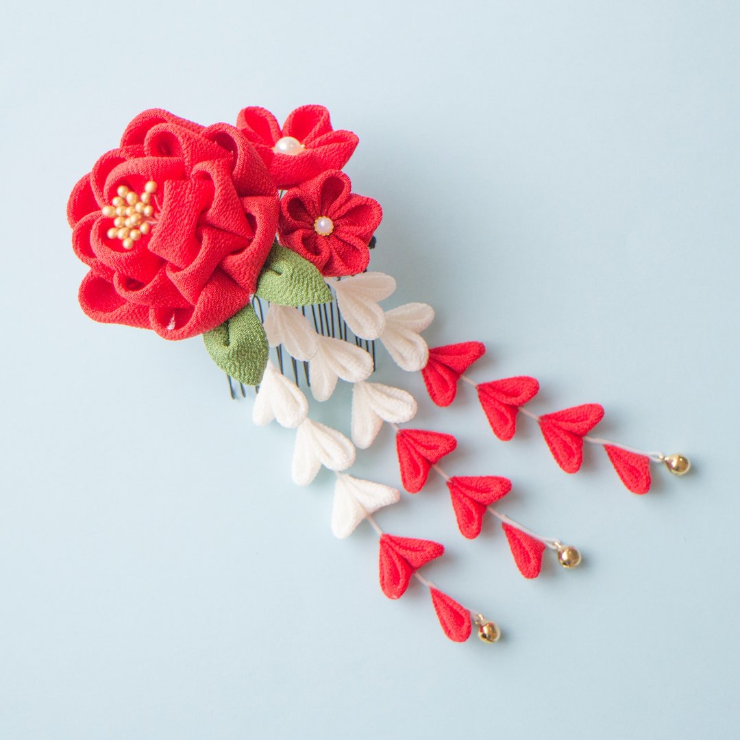 Pure silk camellia hair decoration red and white descent Order production knob work Kanazashi Japanese Yukata Kimono Wedding ceremony - 发饰 - 丝．绢 红色