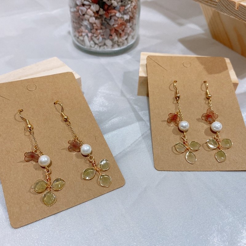 小叶花珠 / 手作水晶花饰品 - 耳环/耳夹 - 树脂 