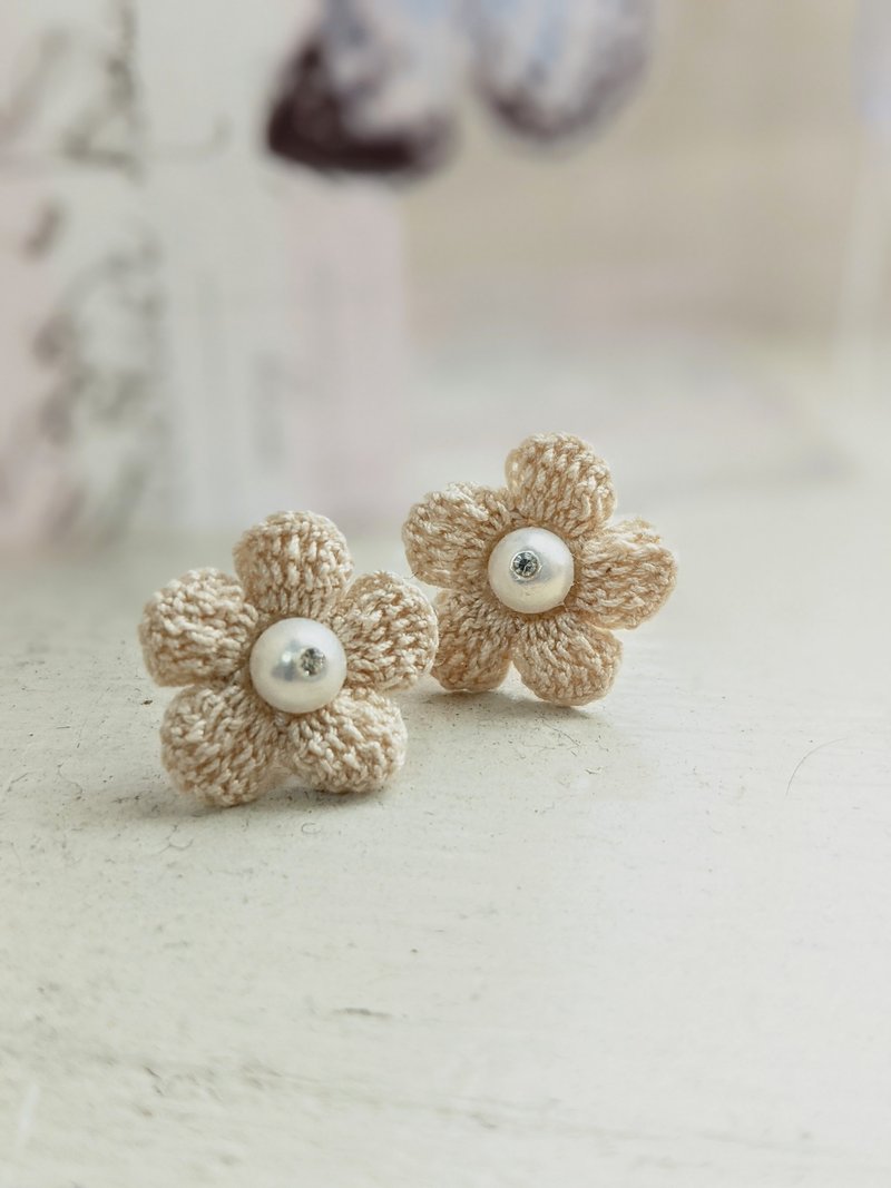 蕾丝钩针编织耳环 水钻珍珠 - 耳环/耳夹 - 其他材质 白色