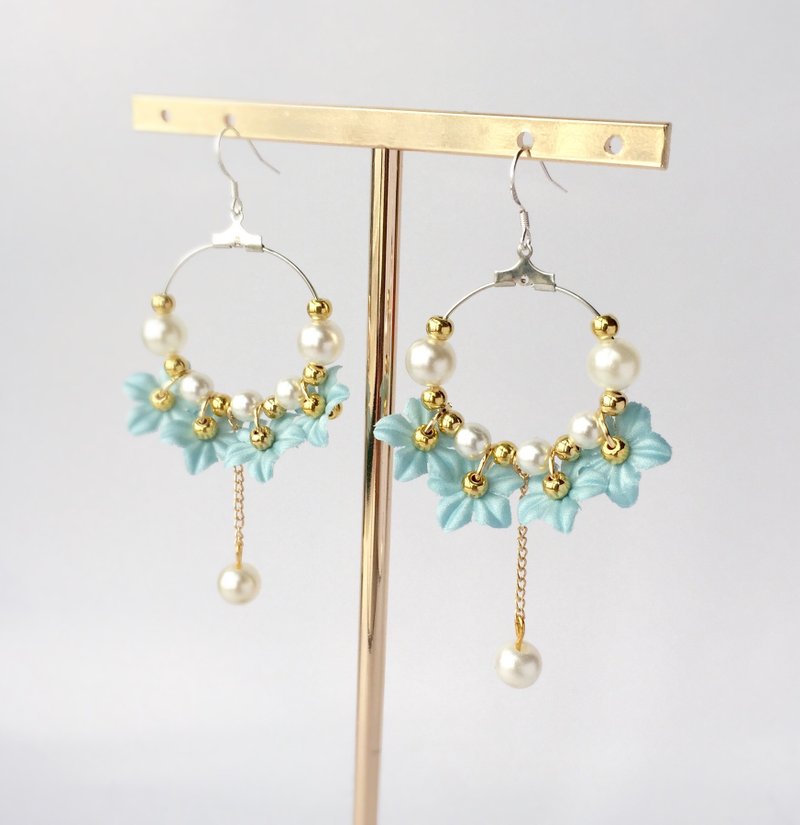 ❤️【耳夹／耳钩】❤️蓝色绿色晕染花瓣耳圈耳环花花耳环花朵耳环花瓣耳环金色珠子水钻耳环珍珠耳环垂坠耳环可改耳夹式耳环 - 耳环/耳夹 - 植物．花 蓝色