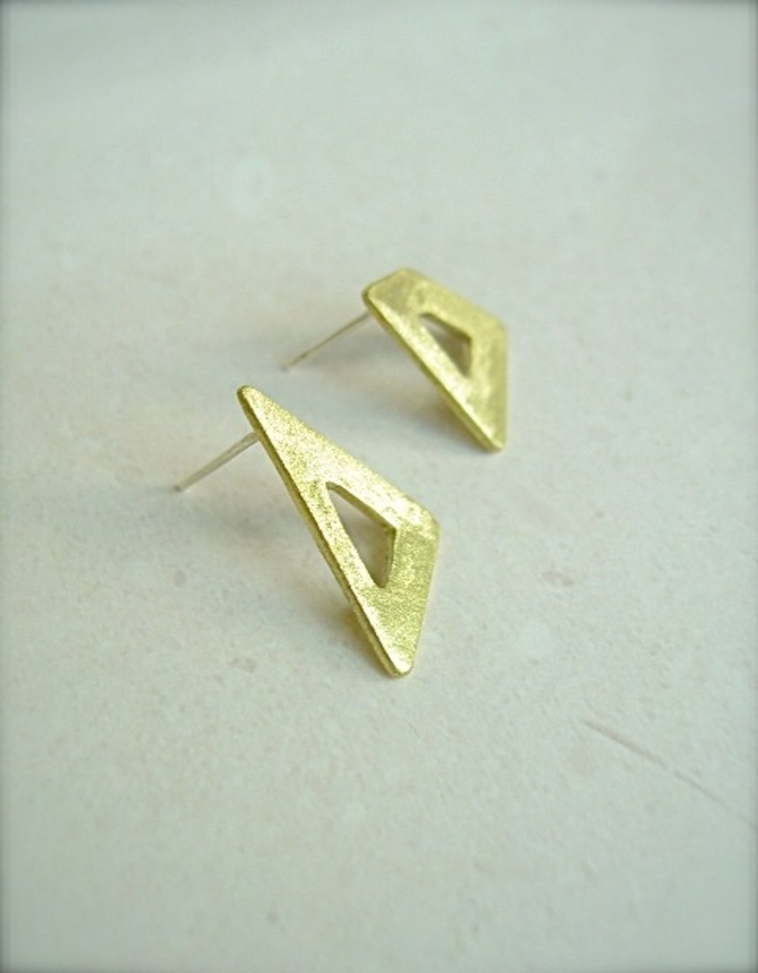 Asymmetric earrings - 耳环/耳夹 - 其他金属 金色