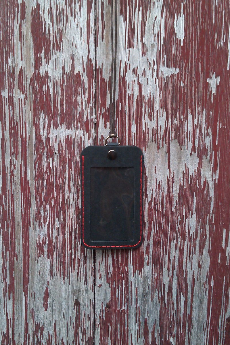 质感小物-水洗牛皮纸卡套(直式、黑、扣子式) 交换礼物最佳选择 - 证件套/卡套 - 纸 黑色