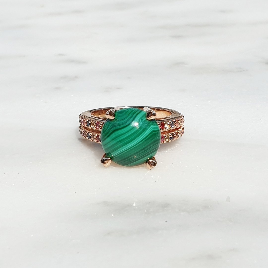 Malachite ring decorated with Multi-color sapphire(Rainbow) - 戒指 - 宝石 多色