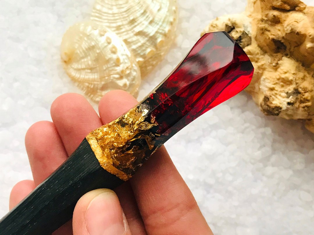 Wooden hair stick, Hair pin with red resin and gold foil, Hair Accessorie - 发饰 - 木头 红色