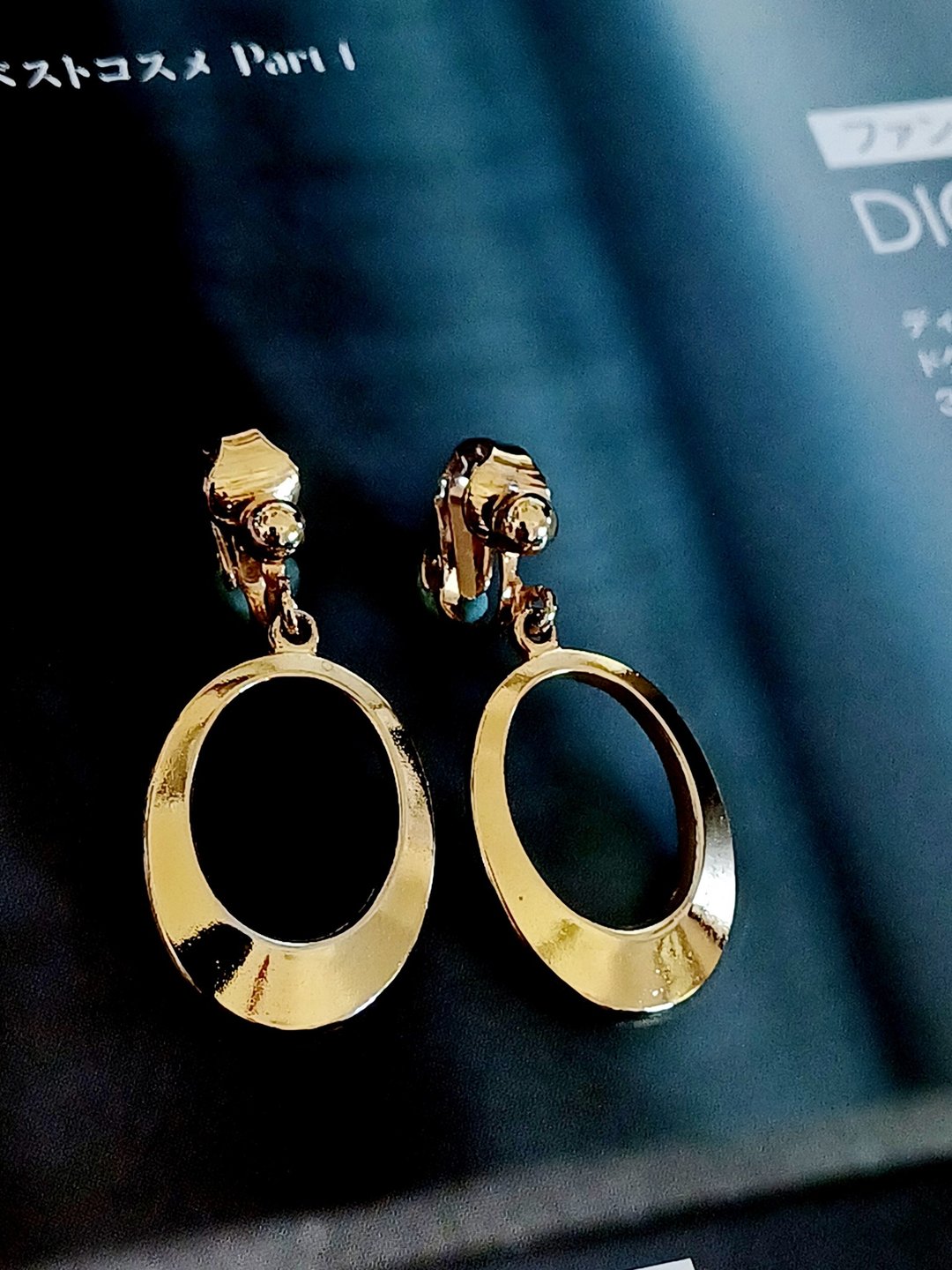vintage jewelry  金色环形垂坠 夹式耳环 - 耳环/耳夹 - 其他金属 