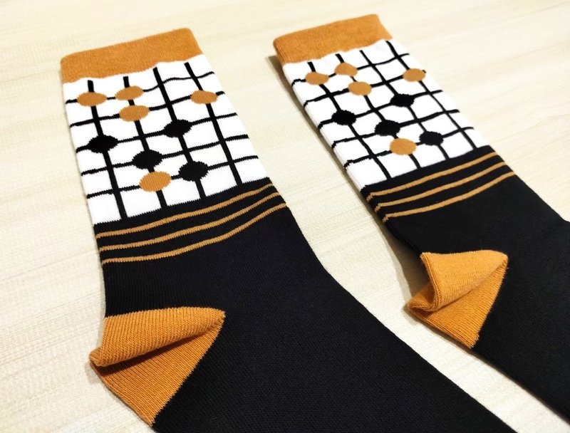 棋盘袜 创意袜子 搞怪袜子 搞笑袜子 丑萌袜子 插画袜子 棋盘袜子 - 袜子 - 棉．麻 卡其色