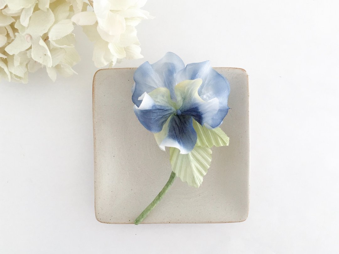 Brooch and Pansy (blue 1) - 胸针 - 丝．绢 蓝色