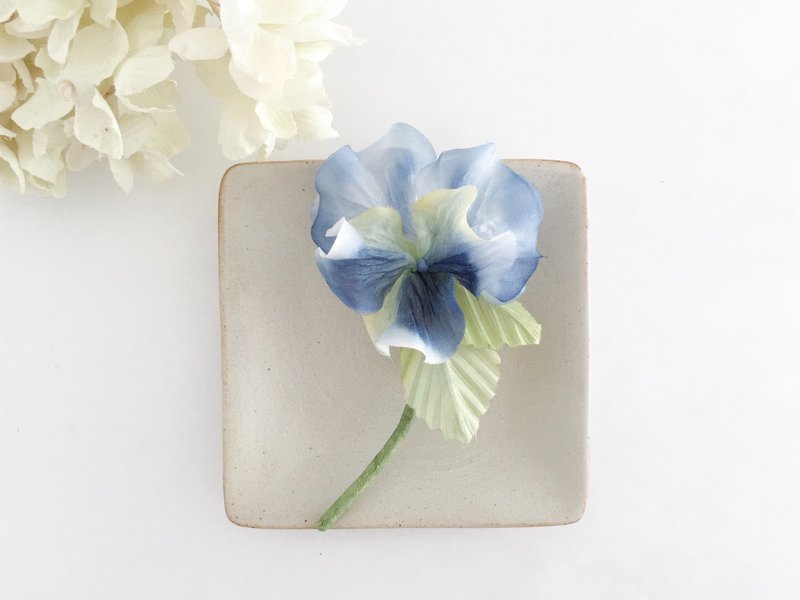 Brooch and Pansy (blue 1) - 胸针 - 丝．绢 蓝色