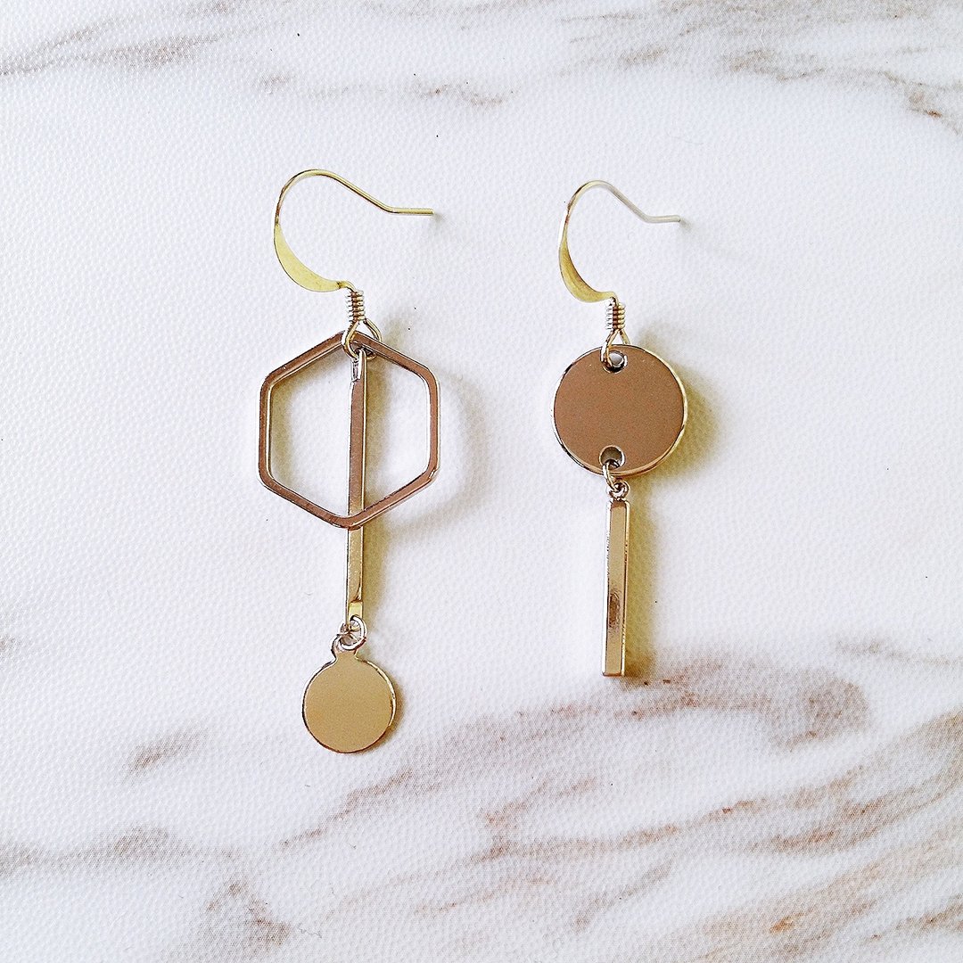 ::极简几何系列:: 简约几何混搭形状个性不对称耳环 / ::Minimalist Geometric Collection:: Rhodium Plated Asymmetrical Minimalist Geometric Hexagon Round Circle Bar Dangle Drop Earrings - 耳环/耳夹 - 其他金属 银色