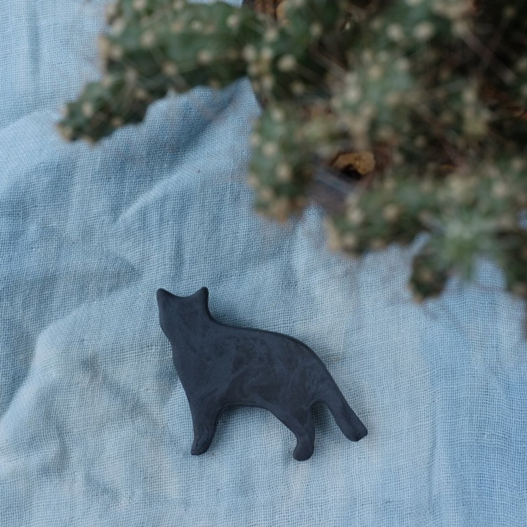 cat ceramic brooch - 胸针 - 纸 黑色