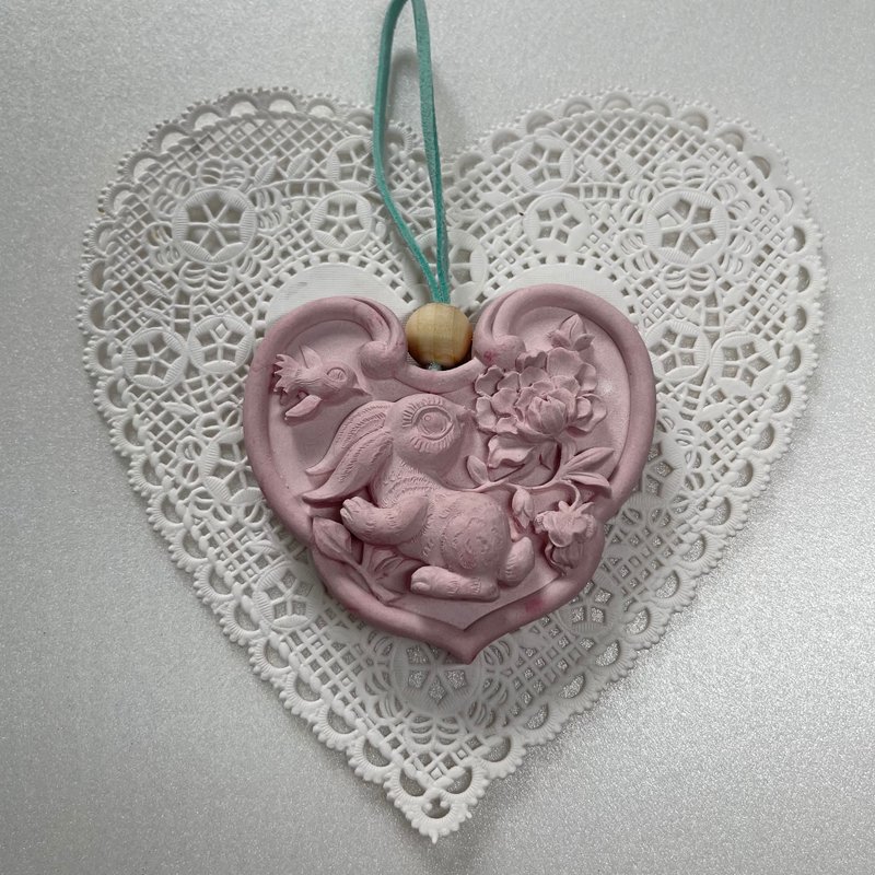 12生肖之吉祥兔吊饰扩香石(桃红) Q版挂饰  居家摆饰  开运小物 - 香薰/精油/线香 - 其他材质 白色