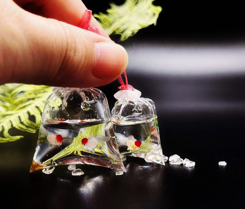 手工黏土 迷你 微缩 金鱼袋 红帽丹顶 疗愈摆饰 - 摆饰 - 其他材质 红色