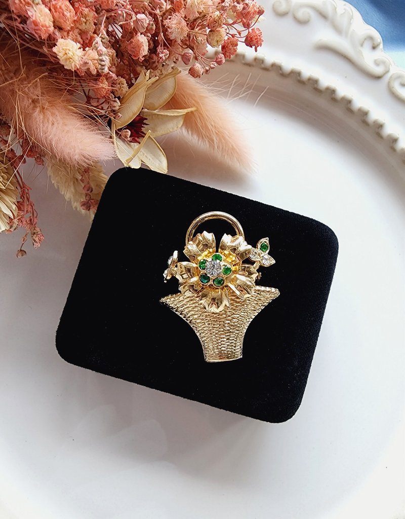 美国西洋古董饰品 / coro祖母绿莱茵花篮胸针/别针/复古首饰珠宝 - 胸针 - 其他金属 