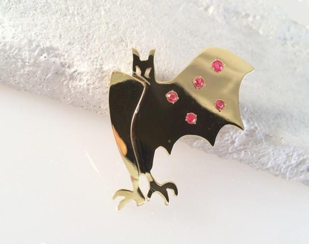 Bat Spineled Wing Bat Brass Brooch - 胸针 - 其他金属 