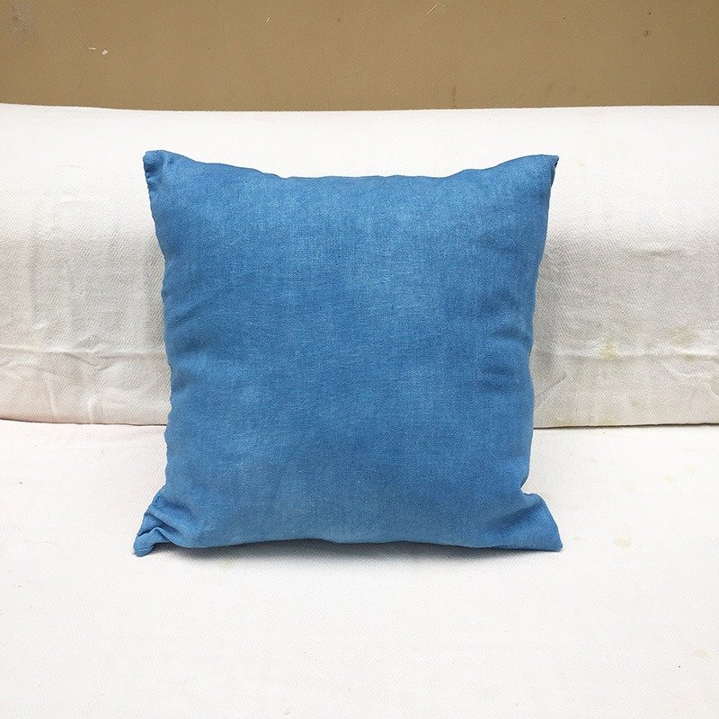 【歲時記】草木染糖果色小抱枕套-淺藍 - 枕头/抱枕 - 棉．麻 蓝色