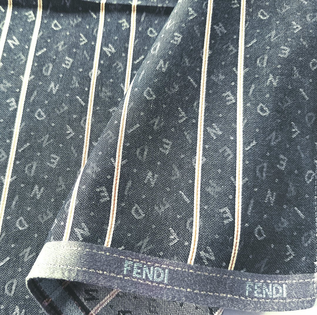 Fendi 古着缇花手帕 – 满版字母图案 18 x 18 英寸 - 手帕/方巾 - 棉 灰色
