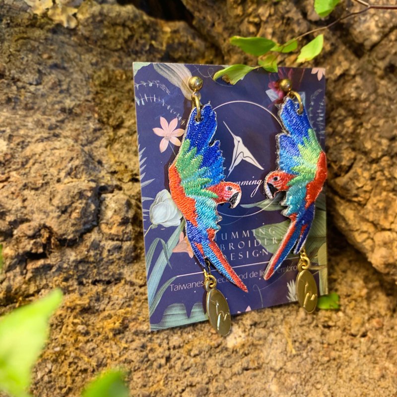 耳环 绿翅金刚鹦鹉 鹦鹉  手工 刺绣 耳夹 鹦鹉 礼盒 生日 - 耳环/耳夹 - 绣线 红色