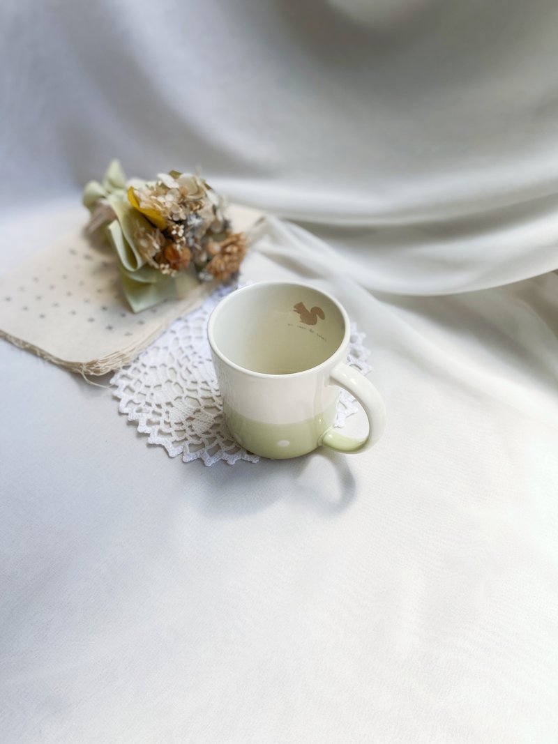 【好日恋物】日本制美浓烧抹茶绿点点水玉松鼠小马克杯250ml - 咖啡杯/马克杯 - 陶 绿色