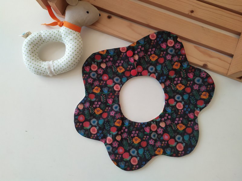 【5日内出货】转转花兜 韩国棉布 水彩小花儿 360度围兜  围兜 - 满月礼盒 - 棉．麻 多色