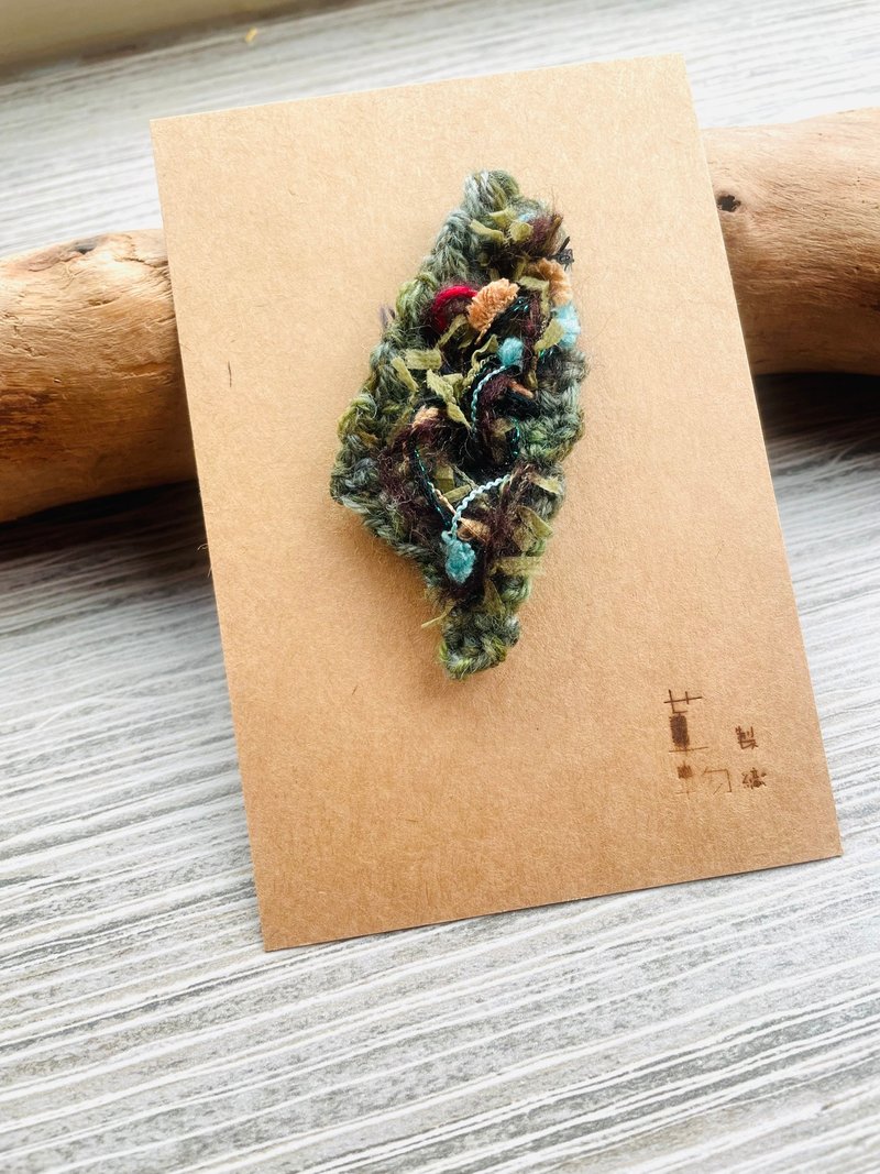 福尔摩沙胸针_台湾_手染美丽诺羊毛日纱钩织 - 胸针 - 棉．麻 卡其色