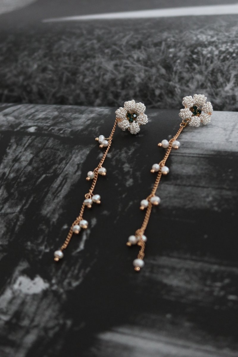 秋诗小菊耳环 - 耳环/耳夹 - 其他材质 金色