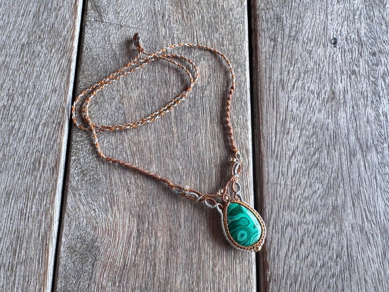20260121 Macrame 孔雀石 编织 颈链 - 项链 - 半宝石 绿色