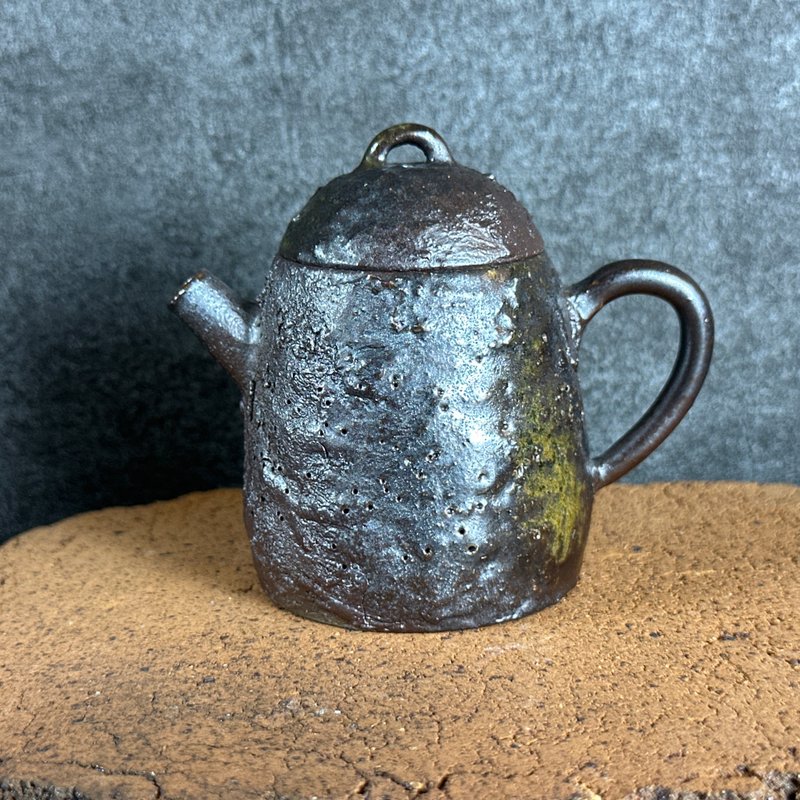 台湾名家黄子珀【柴烧】手作岩矿壶01 - 茶具/茶杯 - 陶 咖啡色