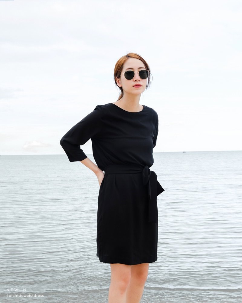 ///// - 洋装/连衣裙 - 纸 黑色