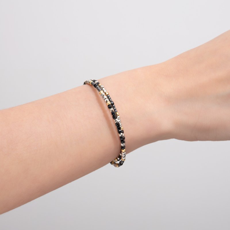 【母亲节最佳礼物】天然黑尖晶石 弹性多层手环 (两用首饰) - 手链/手环 - 铜/黄铜 黑色