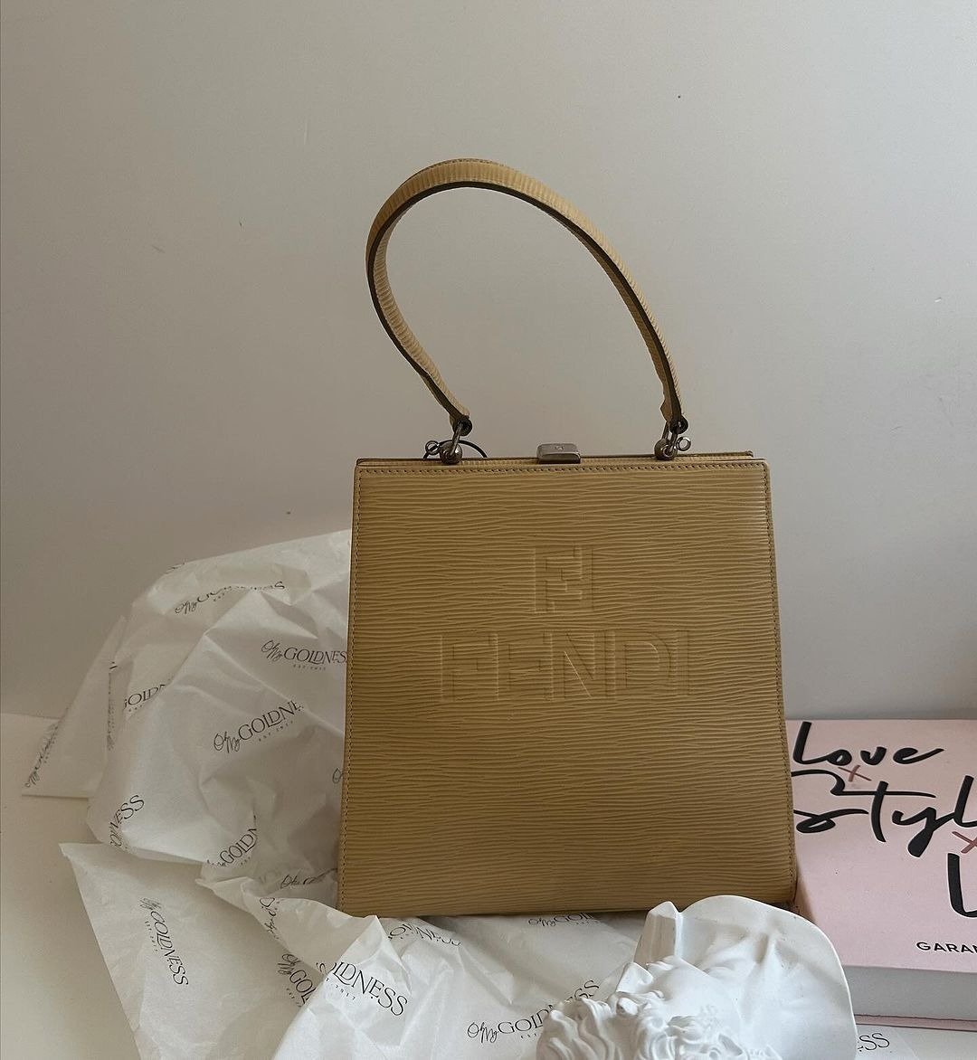 中古包 Fendi芬迪 kisslock 蛙口 epi水波压纹牛皮包 - 手提包/手提袋 - 真皮 金色
