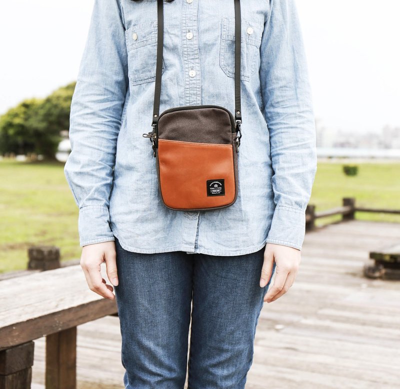 轻量真皮旅行小包 /侧背包 /附登山挂勾 /真皮可拆式背带 /DG53-G - 侧背包/斜挎包 - 棉．麻 白色