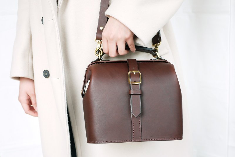 预购丨咖啡皮带扣口金医生包丨经典复古 定制压字丨情人节礼物 - 手拿包 - 真皮 咖啡色