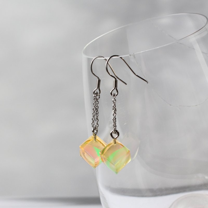 芒果冰沙 / 冰滴系列 / 垂坠式树脂耳环 / 单只 - 耳环/耳夹 - 树脂 黄色