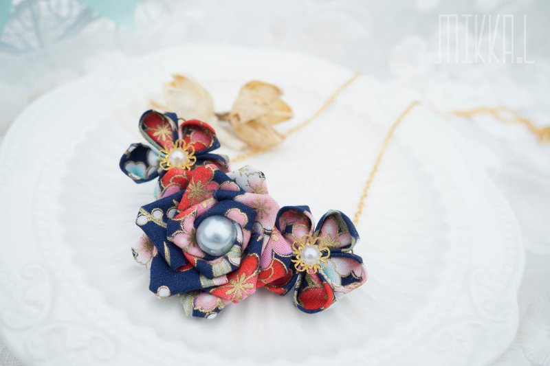 和风细工手作 つまみ细工 花布 13瓣玫瑰花 蔷薇 5瓣梅花 项链 链牌 颈链 现货 包邮 - 颈链 - 纸 蓝色