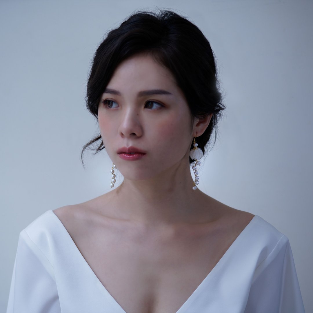 Tethyis 婚礼小花棉珍珠流水长串耳环 - 耳环/耳夹 - 其他材质 白色