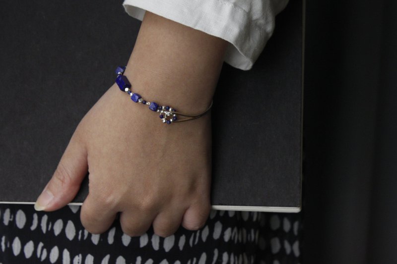 青石墨 | 矿物色彩 // 苏打石青金石设计款纯银手链 // Sodalite - 手链/手环 - 宝石 银色