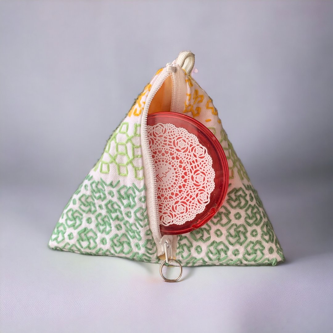 Pinkoi 代购 - Pinkoi代购 - Tetra Pouch [包邮] Sashiko Remake 绿 - 化妆包/杂物包 - 棉．麻 绿色