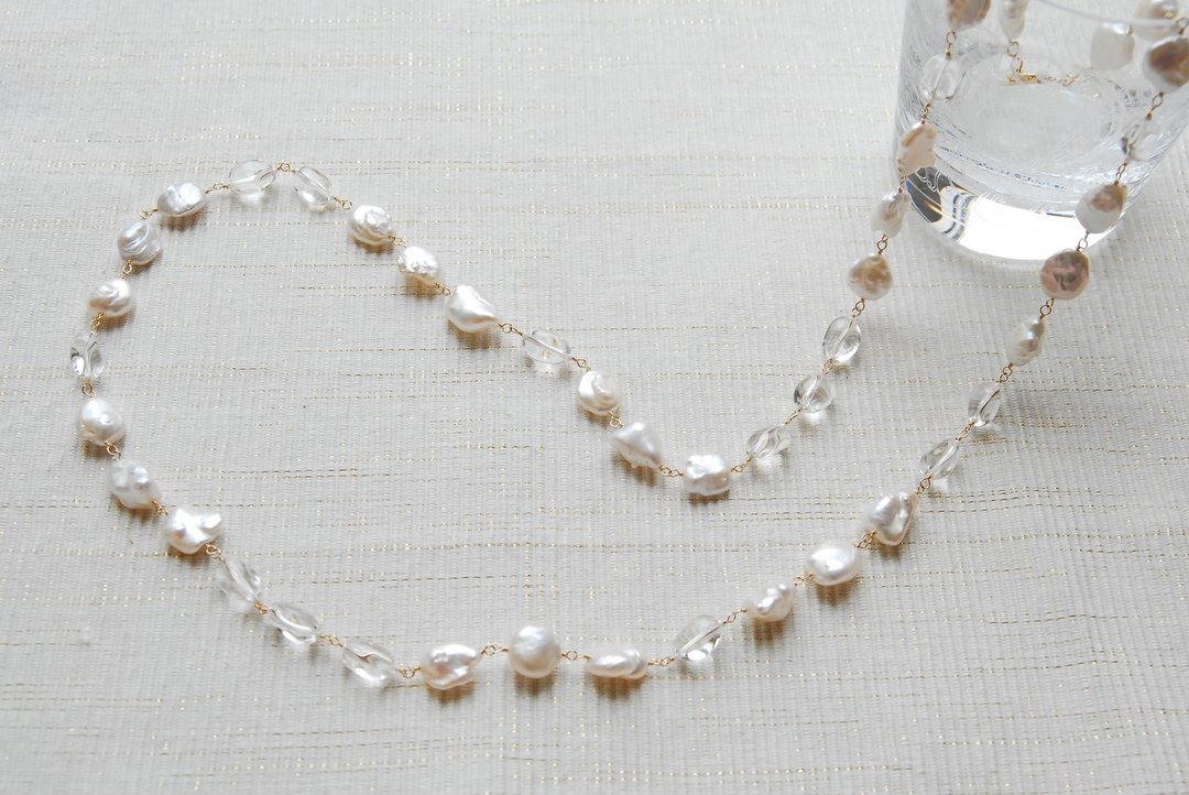 Distorted pearl and crystal long necklace 14kgf - 长链 - 珍珠 白色