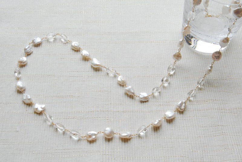 Distorted pearl and crystal long necklace 14kgf - 长链 - 珍珠 白色