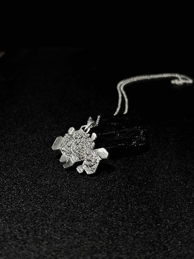 赤铁拼图吊坠 - 项链 - 纯银 银色