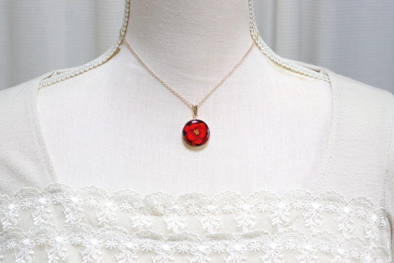 树脂艺术 圆形坠饰・夜之椿 - 项链 - 树脂 红色