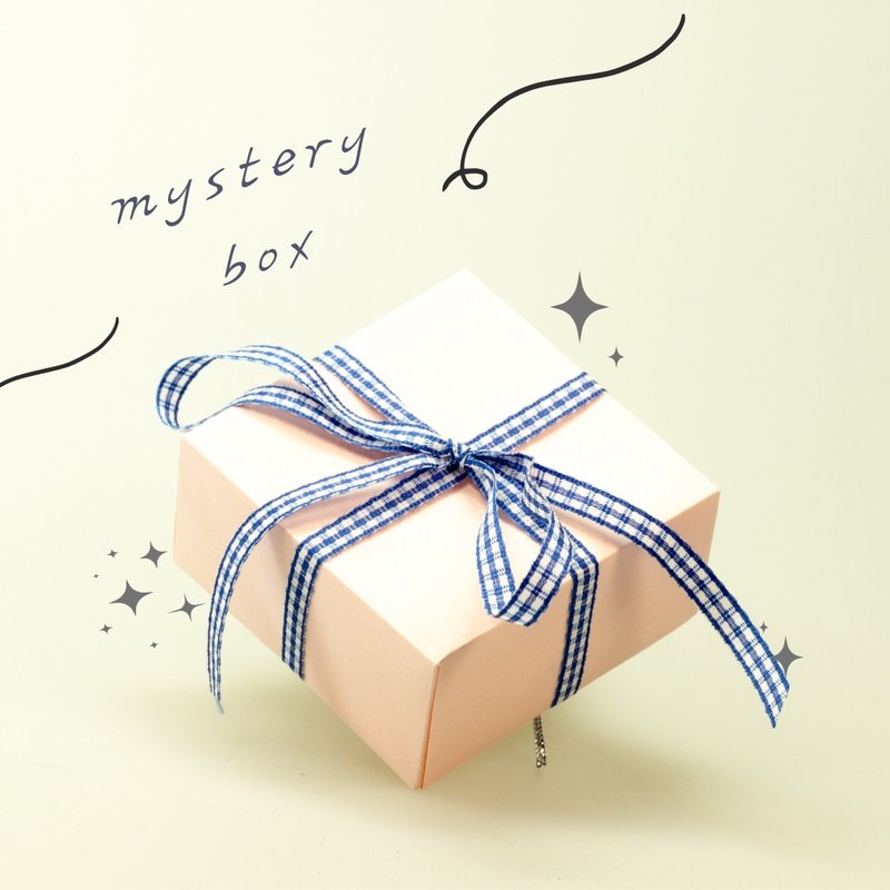 LIGHT YOU UP 美甲贴盲盒/美甲片惊喜盒 - 指甲油/指甲贴 - 其他材质 多色