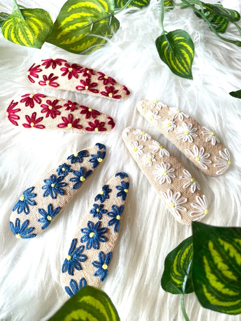 刺繡雛菊髮夾 2 件套 可愛柔和刺繡髮夾 - 发饰 - 棉．麻 蓝色