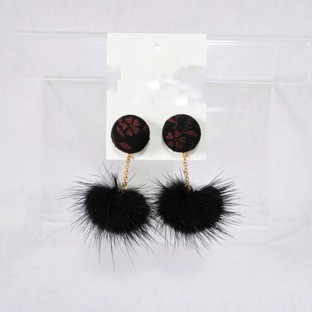 Kimono remake 2Way earrings with walnut buttons - 耳环/耳夹 - 其他材质 黑色
