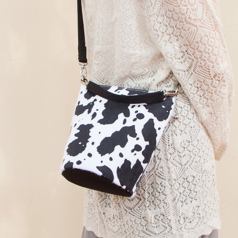 圆底桶包 奶牛花纹植绒x帆布 短绒质地 黑白经典 - 侧背包/斜挎包 - 棉．麻 黑色